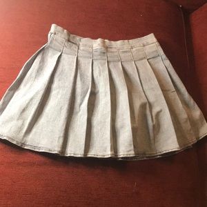 Im selling a jean tennis skirt with the zipper at the back